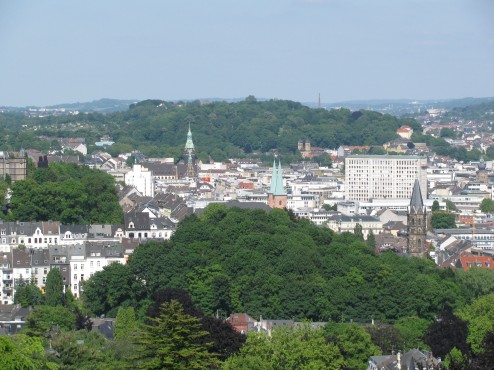 Wuppertal im Kranz der grünen Berge (Elberfeld)